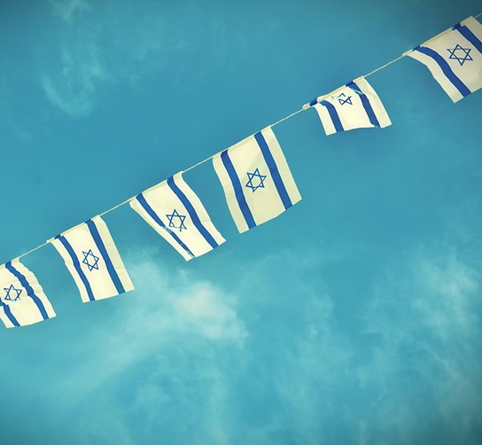 חוגגים עצמאות בפסטורל חוגגים עצמאות בפסטורל